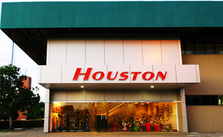 Fundada a fábrica de bicicletas Houston, hoje a maior empresa no segmento na América Latina.